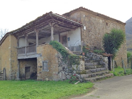 Descubre la Torre Medieval Casa Peri: Un Tesoro Histórico en Asturias